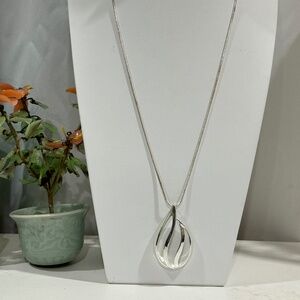 Liz Claiborne Silver Snake Chain Necklace And Pendant
